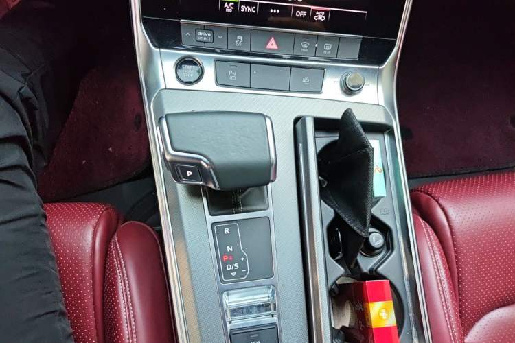 Used Audi A7L 2024 45TFSI S-line Dream-Building Edition Flow Crystal Package Gear Lever