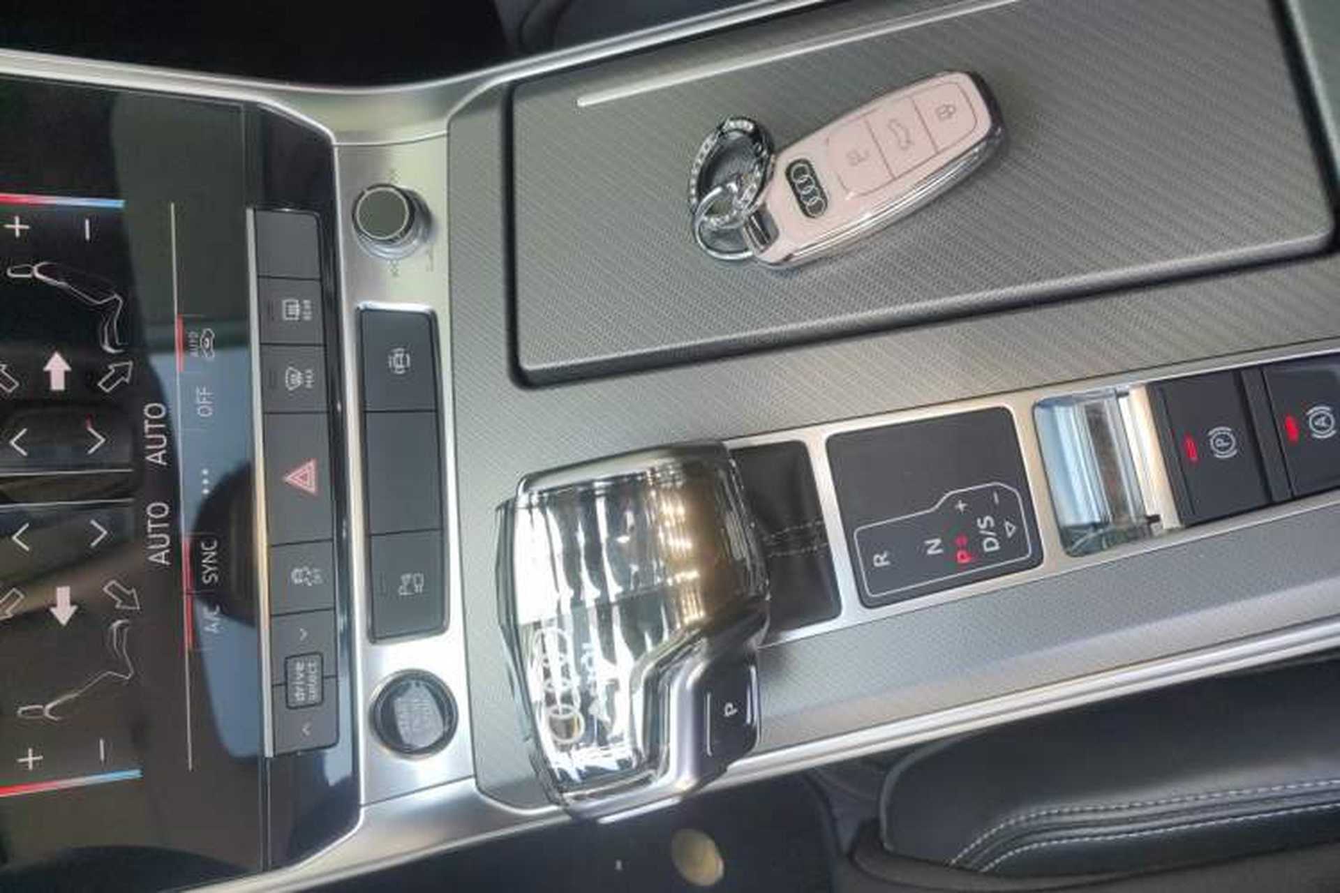 Used Audi A7L 2024 45TFSI S-line Dream-Building Edition Flow Crystal Package Gear Lever
