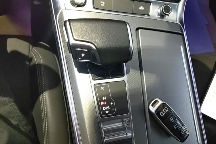 Used Audi A7L 2024 45TFSI S-line Dream-Building Edition Flow Crystal Package Gear Lever