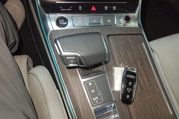 Used Audi A7L 2024 55TFSI quattro S-line Boundary Edition Flow Crystal Package Gear Lever