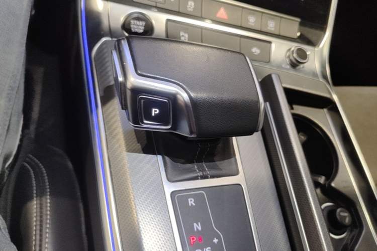 Used Audi A7L 2024 45TFSI S-line Dream-Building Edition Flow Crystal Package Gear Lever