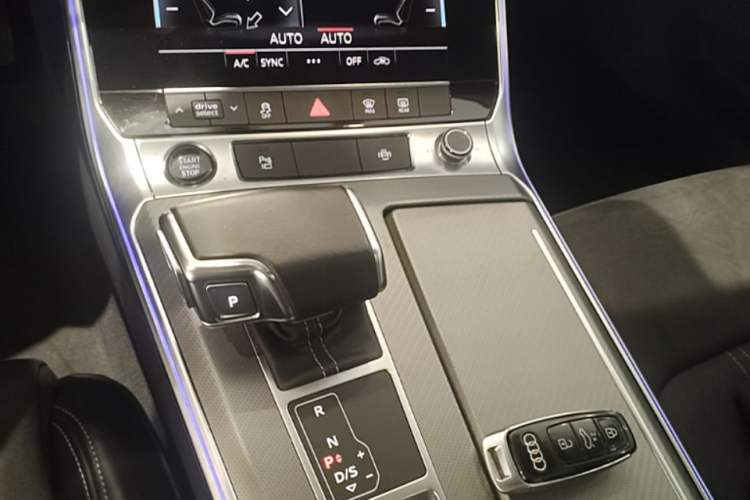 Used Audi A7L 2024 45TFSI S-line Dream-Building Edition Flow Crystal Package Gear Lever