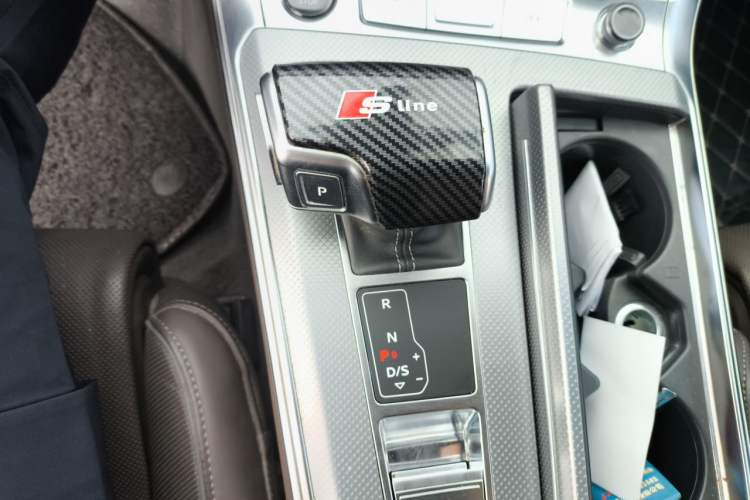 Used Audi A7L 2024 45TFSI quattro S-line Visionary Edition Flow Crystal Package Gear Lever
