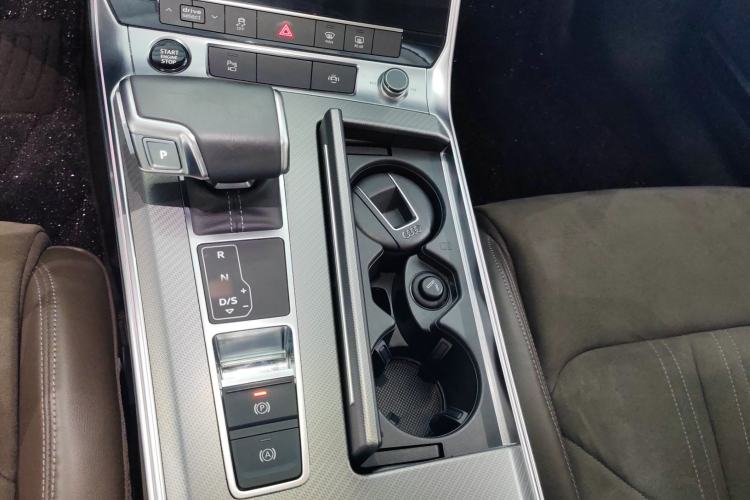 Used Audi A7L 2024 45TFSI S-line Dream-Building Edition Flow Crystal Package Gear Lever