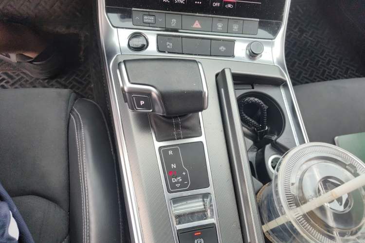 Used Audi A7L 2024 45TFSI S-line Dream-Building Edition Flow Crystal Package Gear Lever