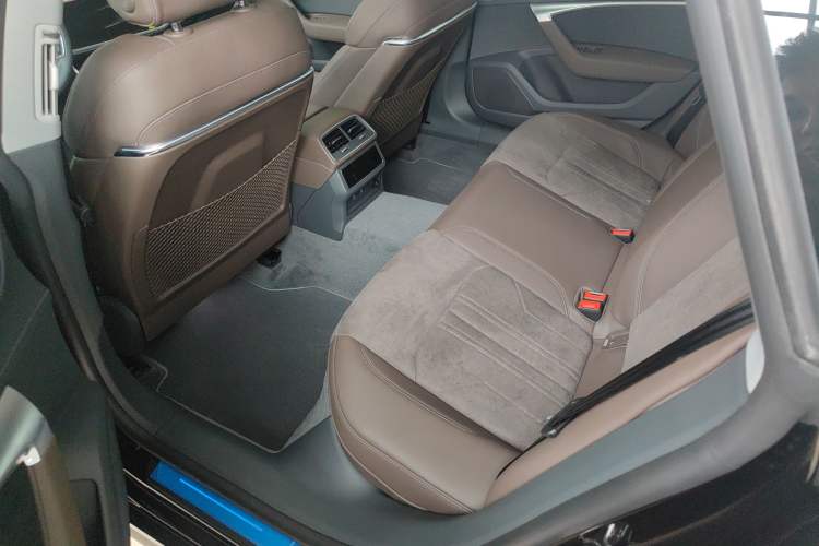 Used Audi A7L 2024 45TFSI S-line Dream-Building Edition Flow Crystal Package Interior 1