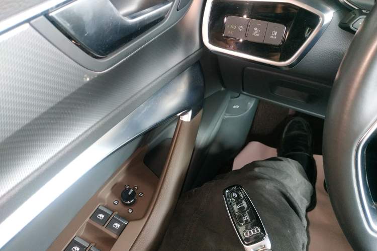 Used Audi A7L 2024 45TFSI S-line Dream-Building Edition Flow Crystal Package Interior 1