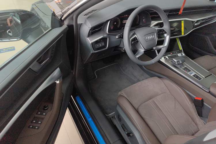 Used Audi A7L 2024 45TFSI S-line Dream-Building Edition Flow Crystal Package Interior 2
