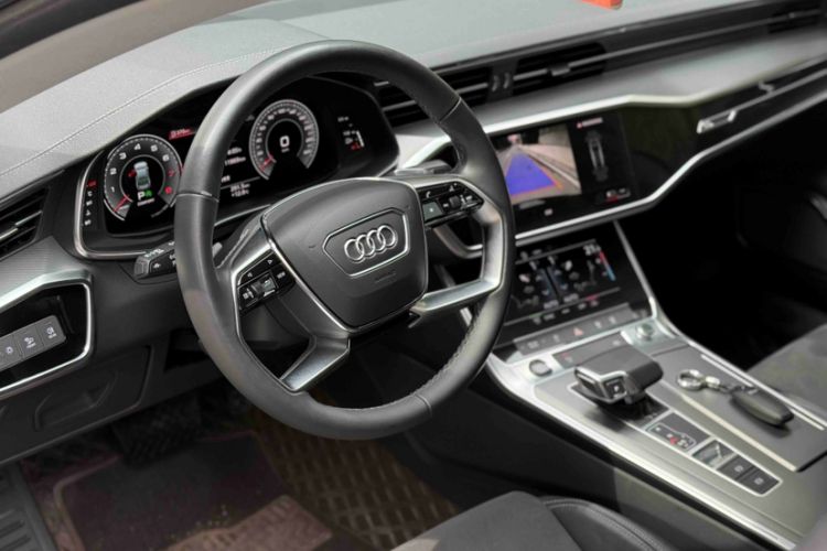 Used Audi A7L 2024 45TFSI S-line Dream-Building Edition Flow Crystal Package Interior 2