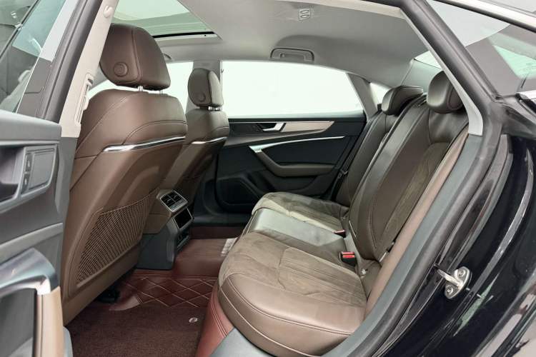 Used Audi A7L 2024 45TFSI S-line Dream-Building Edition Flow Crystal Package Interior 2
