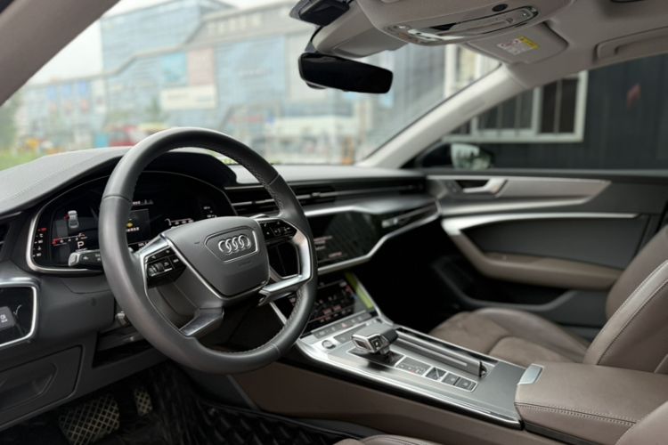 Used Audi A7L 2024 45TFSI S-line Dream-Building Edition Flow Crystal Package Interior 2