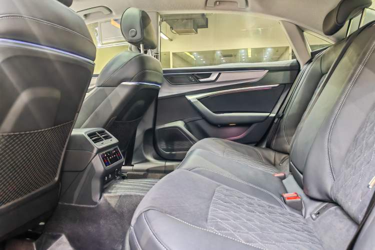 Used Audi A7L 2024 45TFSI quattro S-line Visionary Edition Flow Crystal Package Interior 2