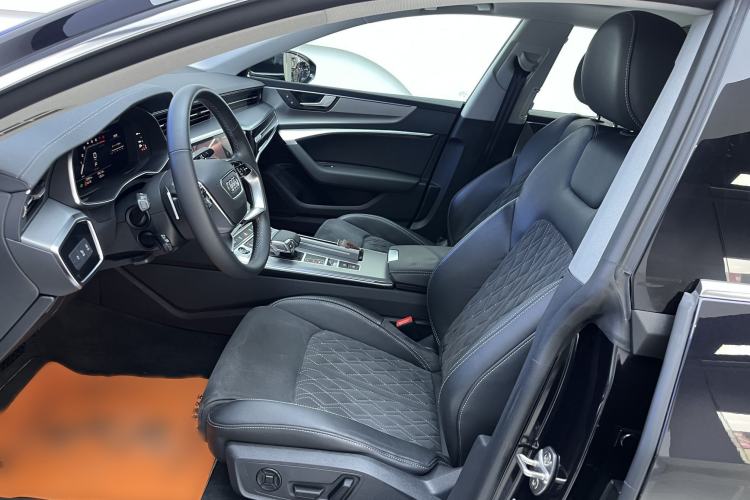 Used Audi A7L 2024 45TFSI quattro S-line Visionary Edition Flow Crystal Package Interior 2