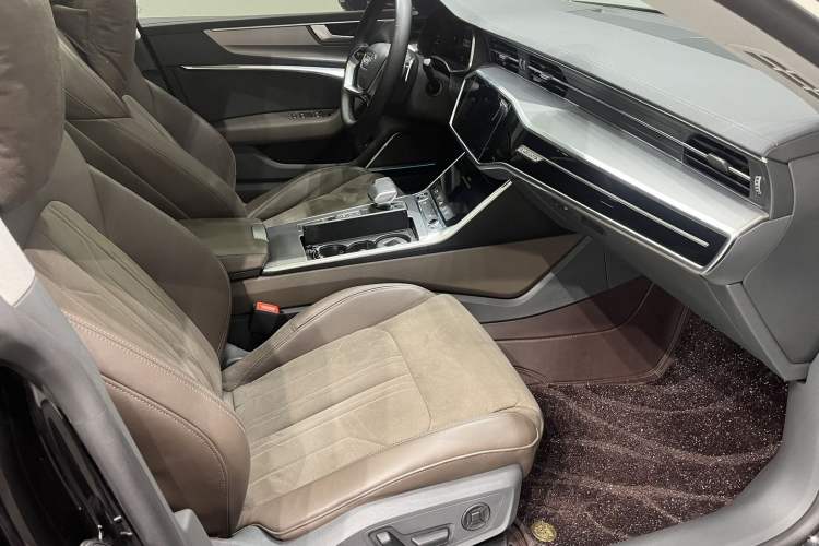Used Audi A7L 2024 45TFSI S-line Dream-Building Edition Flow Crystal Package Interior 2