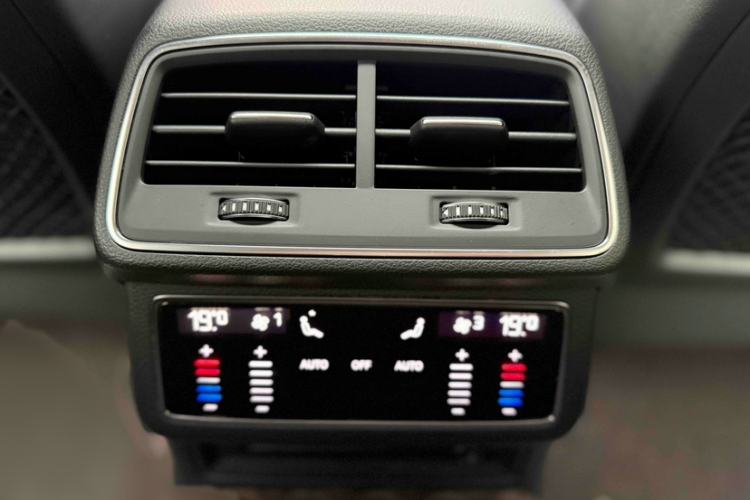 Used Audi A7L 2024 45TFSI S-line Dream-Building Edition Flow Crystal Package Interior 4