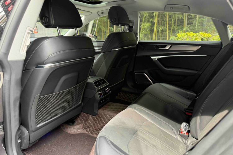 Used Audi A7L 2024 45TFSI S-line Dream-Building Edition Flow Crystal Package Interior 5