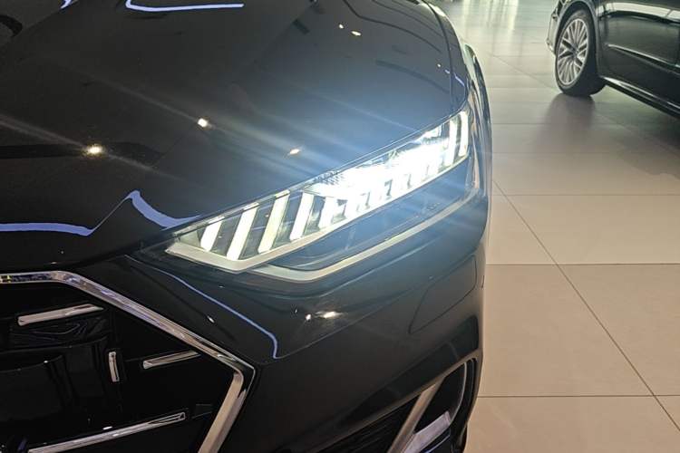 Used Audi A7L 2024 45TFSI S-line Dream-Building Edition Flow Crystal Package Left Front Headlight