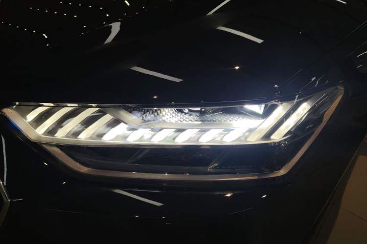 Used Audi A7L 2024 45 TFSI quattro Luxury Edition Left Front Headlight