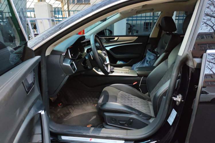 Used Audi A7L 2024 45TFSI quattro S-line Visionary Edition Flow Crystal Package Left Front Seat