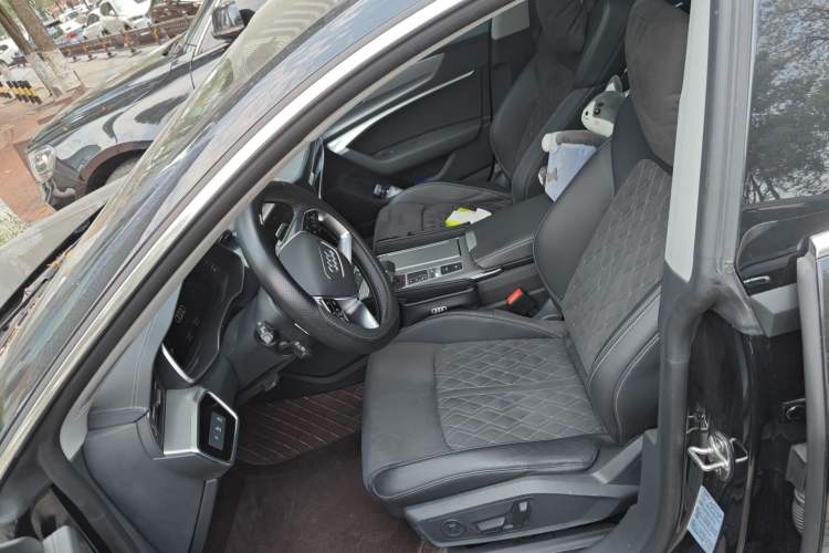 Used Audi A7L 2024 45TFSI quattro S-line Visionary Edition Flow Crystal Package Left Front Seat