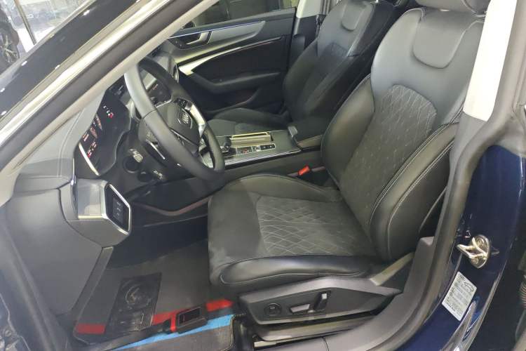 Used Audi A7L 2024 45TFSI quattro S-line Visionary Edition Flow Crystal Package Left Front Seat