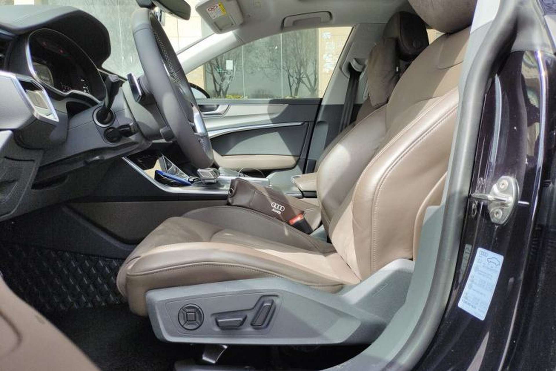 Used Audi A7L 2024 45TFSI S-line Dream-Building Edition Flow Crystal Package Left Front Seat