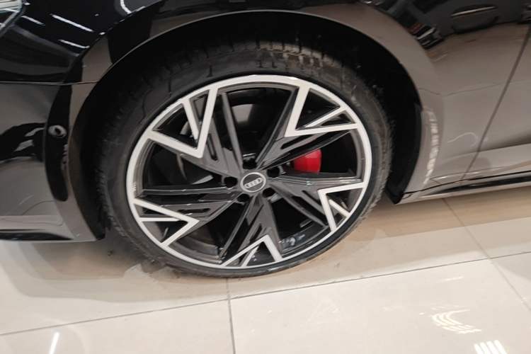 Used Audi A7L 2024 45 TFSI quattro Black Warrior Edition Left Front Wheel Hub