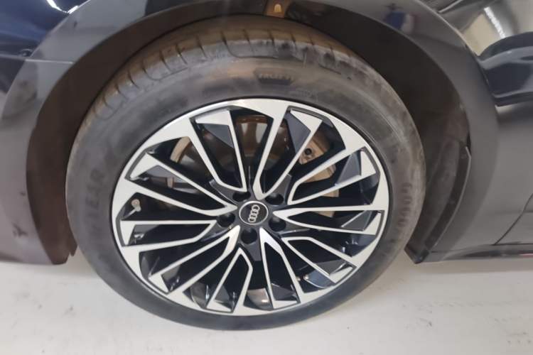 Used Audi A7L 2024 45 TFSI Luxury Edition Left Front Wheel Hub