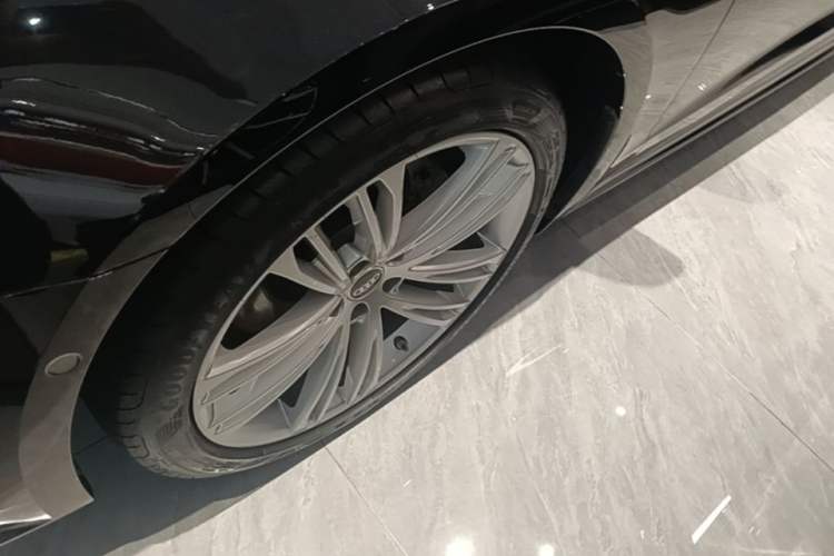 Used Audi A7L 2024 45 TFSI quattro Luxury Edition Left Front Wheel Hub