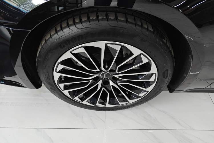 Used Audi A7L 2024 45 TFSI Luxury Edition Left Front Wheel Hub