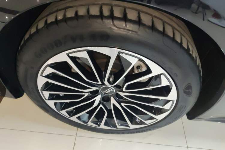 Used Audi A7L 2024 45 TFSI Luxury Edition Left Front Wheel Hub