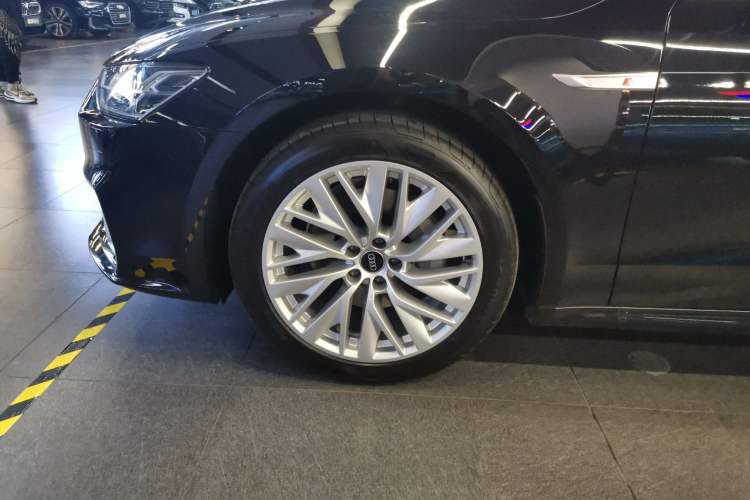 Used Audi A7L 2024 45TFSI S-line Dream-Building Edition Flow Crystal Package Left Front Wheel Hub