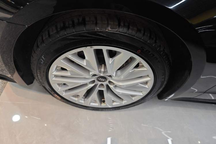 Used Audi A7L 2024 45TFSI S-line Dream-Building Edition Flow Crystal Package Left Front Wheel Hub