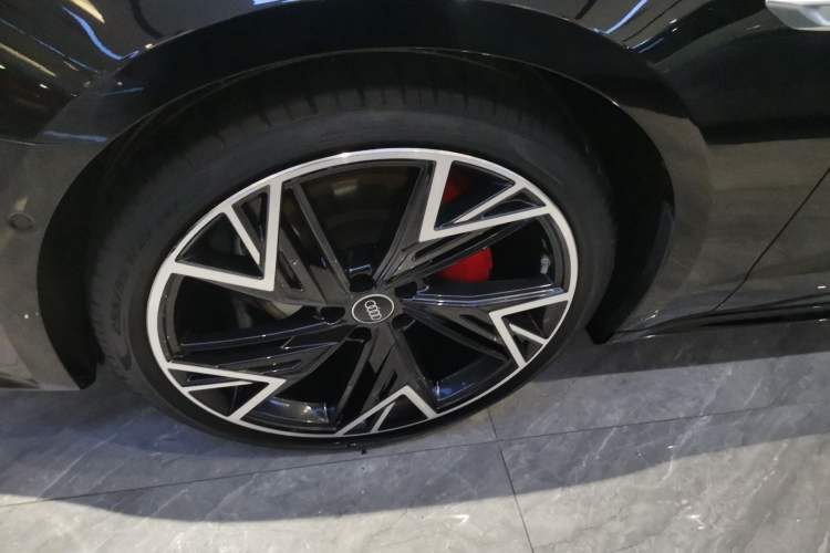 Used Audi A7L 2024 45 TFSI quattro Black Warrior Edition Left Front Wheel Hub