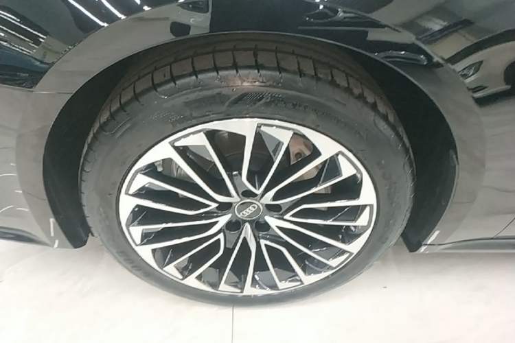 Used Audi A7L 2024 45 TFSI Luxury Edition Left Front Wheel Hub