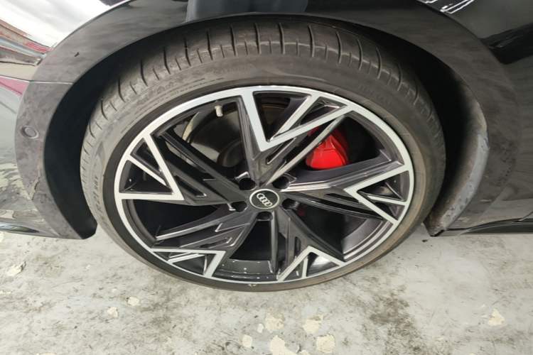 Used Audi A7L 2024 45 TFSI quattro Black Warrior Edition Left Front Wheel Hub