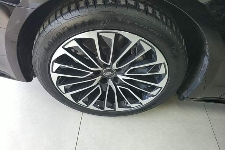 Used Audi A7L 2024 45 TFSI Luxury Edition Left Front Wheel Hub