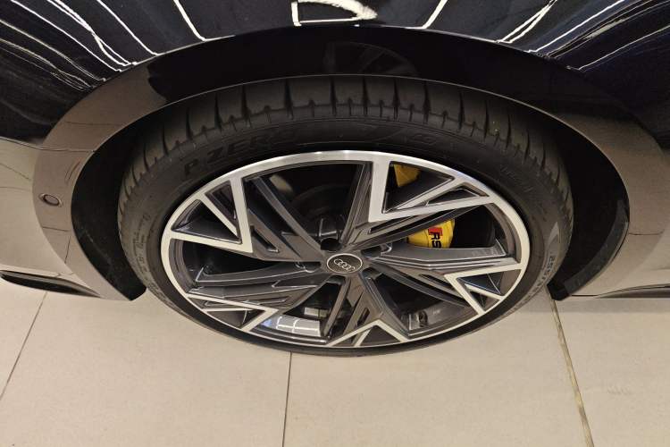 Used Audi A7L 2024 45 TFSI quattro S-line Black Warrior Edition Left Front Wheel Hub