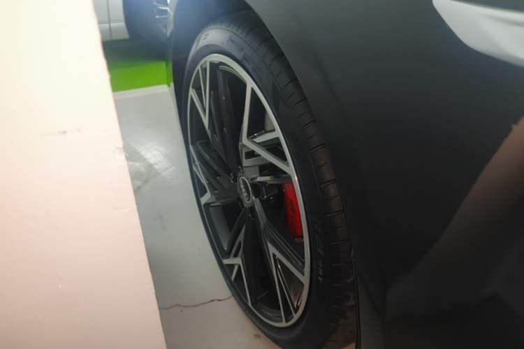 Used Audi A7L 2024 45 TFSI quattro Black Warrior Edition Left Front Wheel Hub