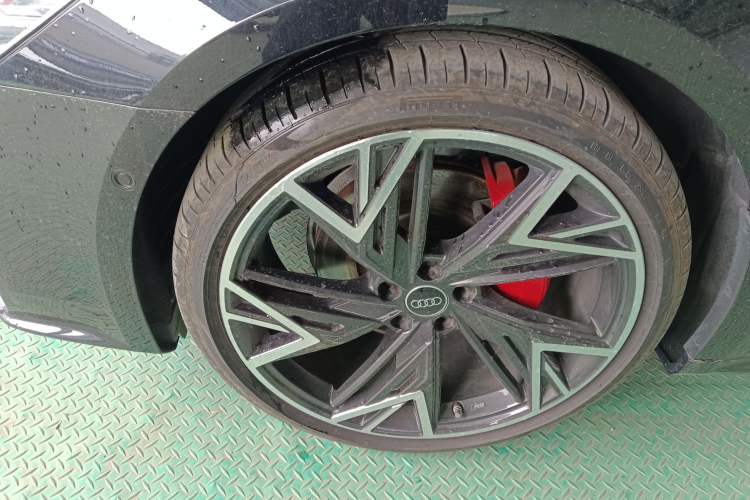 Used Audi A7L 2024 45 TFSI quattro Black Warrior Edition Left Front Wheel Hub