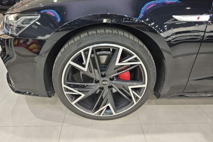 Used Audi A7L 2024 45 TFSI quattro Black Warrior Edition Left Front Wheel Hub