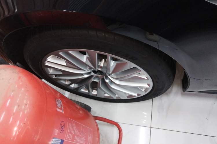 Used Audi A7L 2024 45TFSI S-line Dream-Building Edition Flow Crystal Package Left Front Wheel Hub
