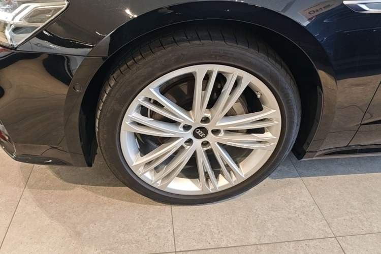 Used Audi A7L 2024 45 TFSI quattro Luxury Edition Left Front Wheel Hub