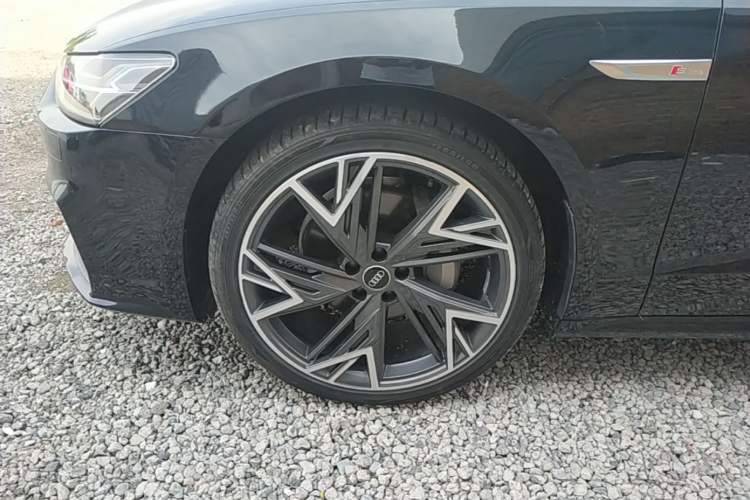 Used Audi A7L 2024 45 TFSI quattro S-line Black Warrior Edition Left Front Wheel Hub