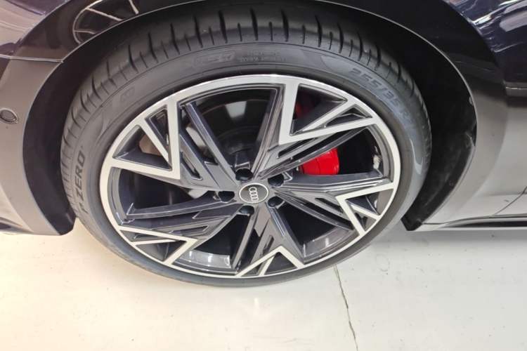Used Audi A7L 2024 45 TFSI quattro Black Warrior Edition Left Front Wheel Hub