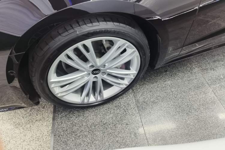 Used Audi A7L 2024 45 TFSI quattro Luxury Edition Left Front Wheel Hub