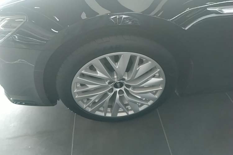 Used Audi A7L 2024 45TFSI S-line Dream-Building Edition Flow Crystal Package Left Front Wheel Hub