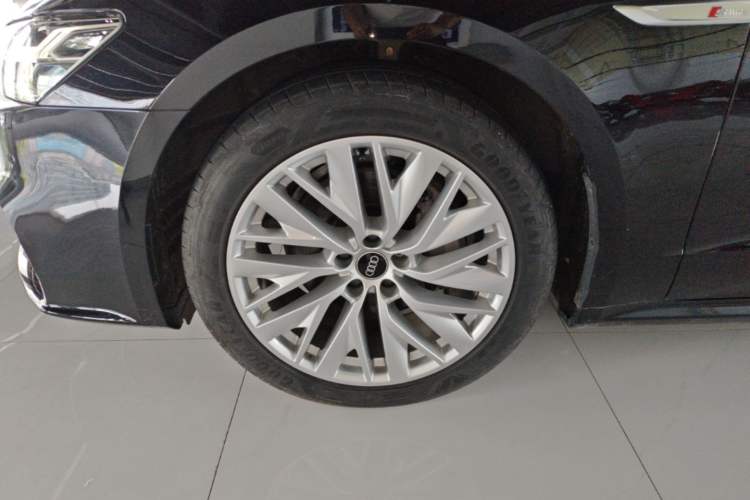 Used Audi A7L 2024 45TFSI S-line Dream-Building Edition Flow Crystal Package Left Front Wheel Hub