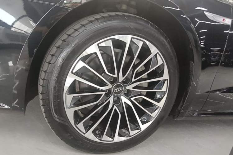 Used Audi A7L 2024 45 TFSI Luxury Edition Left Front Wheel Hub