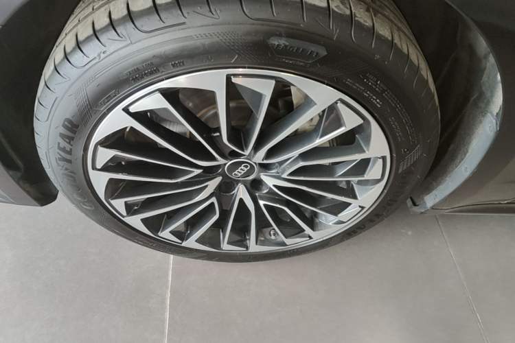 Used Audi A7L 2024 45 TFSI Luxury Edition Left Front Wheel Hub